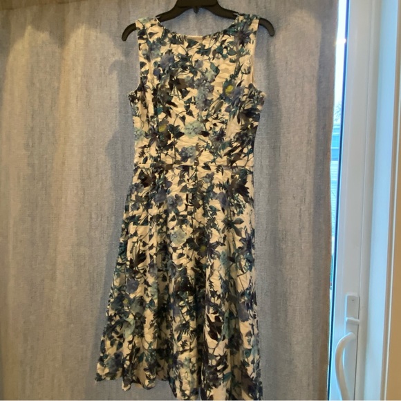 White/light blue flower dress and size medium - Picture 3 of 5